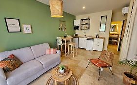 Le Loft De Genas - La Bastide, Le Chalet, Le Loft, Le Mas, La Paillote